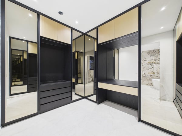 Exklusiver Neubau 2025 – 1.5-Zi. Terrassenwohnung mit 130 m² Panorama 24