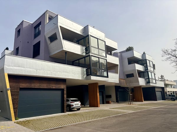 Luxuriös mit Wintergarten, 2 Ged.sitzplätze, 2 Terrassen & Swimingpool 3