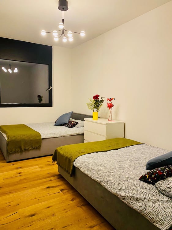 Luxuriös mit Wintergarten, 2 Ged.sitzplätze, 2 Terrassen & Swimingpool 10