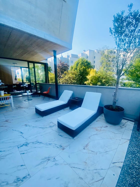 Luxuriös mit Wintergarten, 2 Ged.sitzplätze, 2 Terrassen & Swimingpool 22