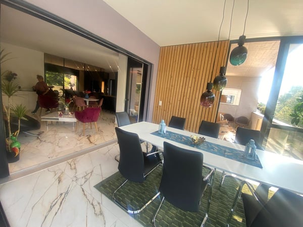 Luxuriös mit Wintergarten, 2 Ged.sitzplätze, 2 Terrassen & Swimingpool 16