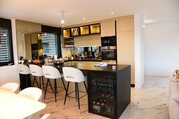 WG-Zimmer mit Terrasse & Whirlpool – Brugg 5