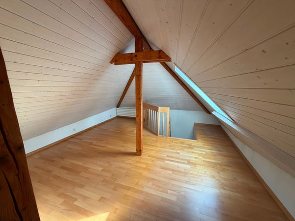 Charmant appartement sous les toits de 4 pièces à Biel/Bienne 7