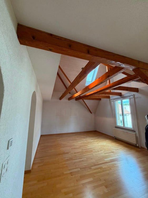 Charmant appartement sous les toits de 4 pièces à Biel/Bienne 3