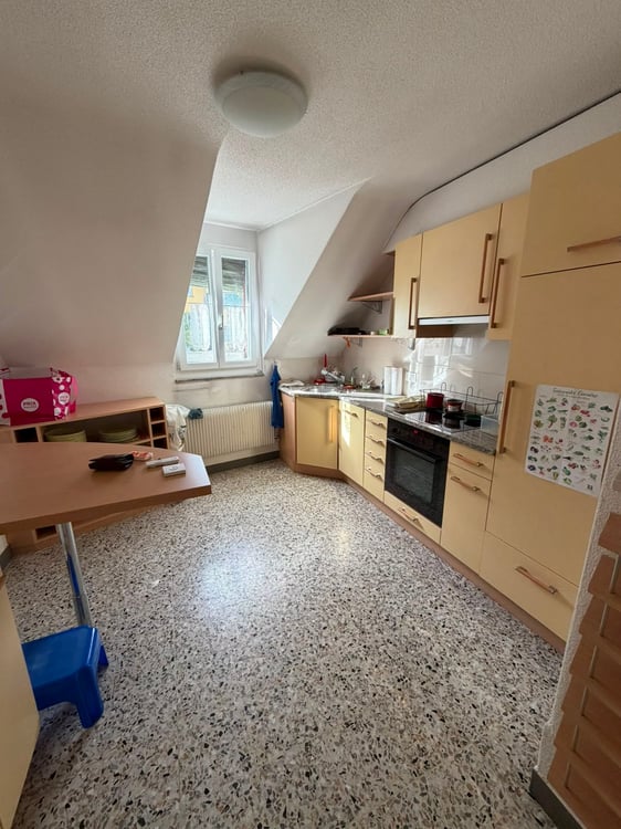 Charmant appartement sous les toits de 4 pièces à Biel/Bienne 10