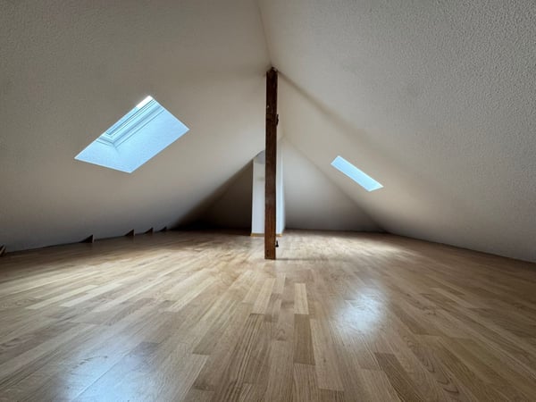 Charmant appartement sous les toits de 2 pièces à Saint-Imier 7