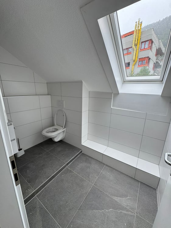 Charmant appartement sous les toits de 2 pièces à Saint-Imier 3