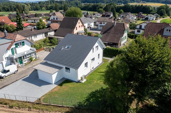 1.5 Zi. Einfamilienhaus mit grossem Garten in Wolfwil 2