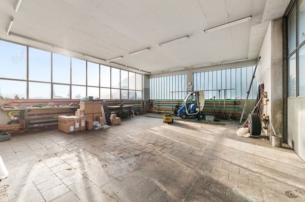 Einfamilienhaus mit Werkstatt und grossem Grundstück 23