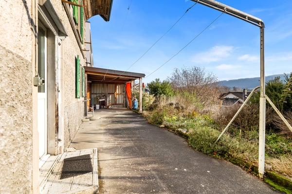 Einfamilienhaus mit Werkstatt und grossem Grundstück 26