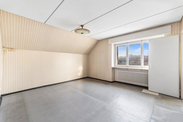 Einfamilienhaus mit Werkstatt und grossem Grundstück 13