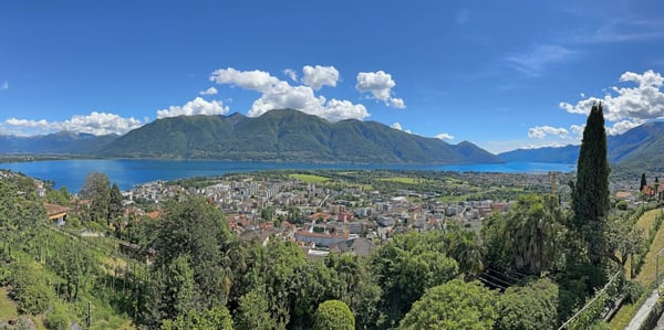 Villa, due case e terreno edificabile di 4'914 m2 con vista lago / Villa, zwei Häuser und 4'914 m2 Bauland mit Seesicht 4