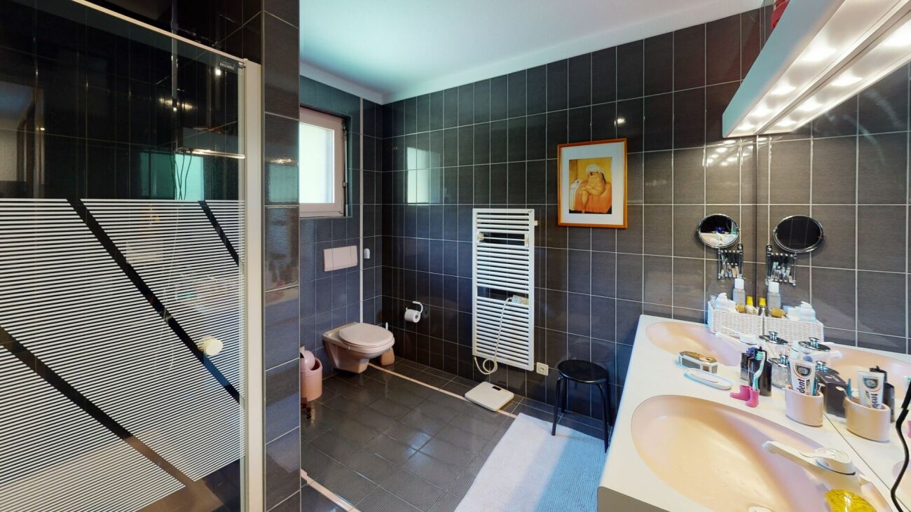 Lodrino - Villa di 7.5 locali con piscina