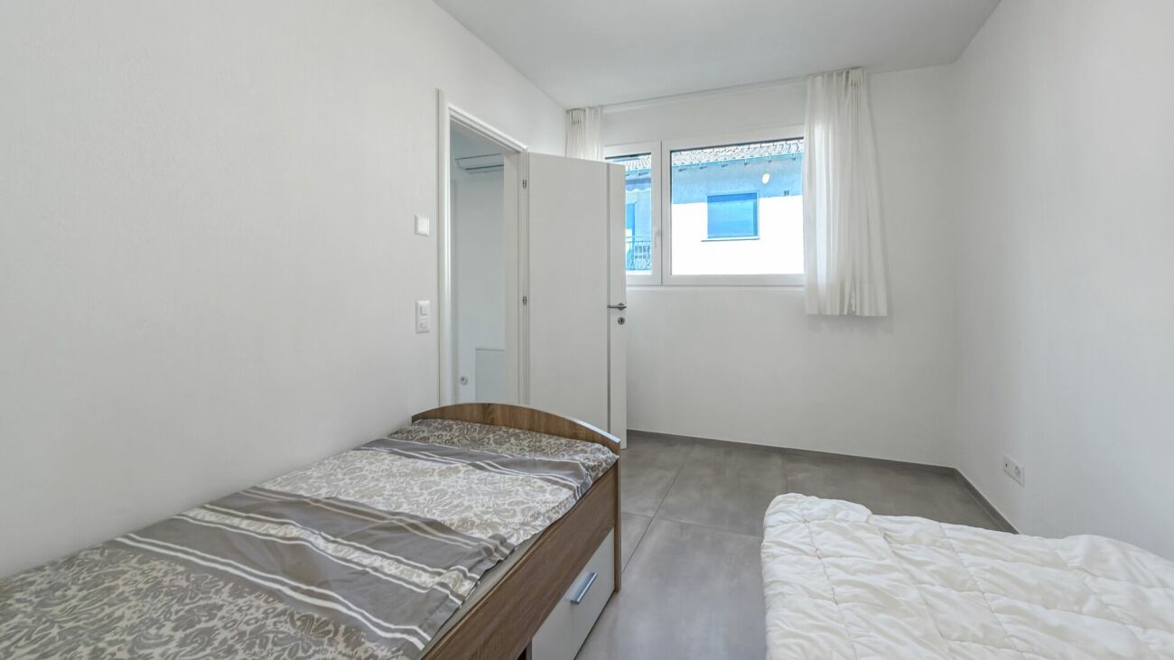 Gordola - Due case con piscina / Zwei Häuser mit Pool