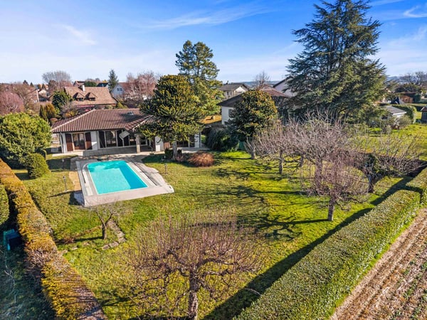 Maison individuelle de plain-pied avec piscine et fort potentiel d'aménagement 2