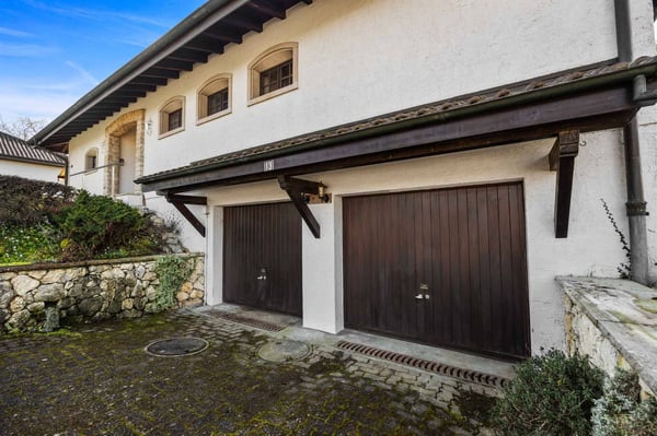 Maison individuelle de plain-pied avec piscine et fort potentiel d'aménagement 9