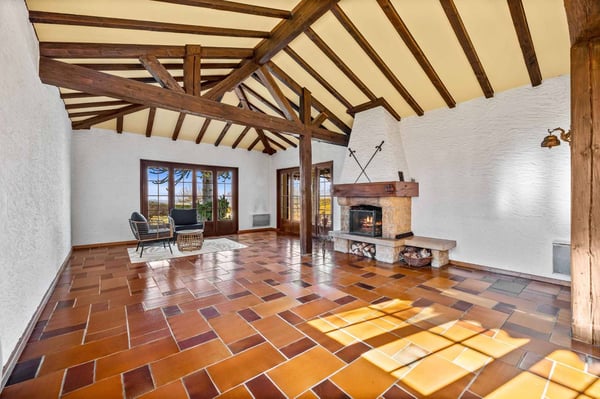 Maison individuelle de plain-pied avec piscine et fort potentiel d'aménagement 5