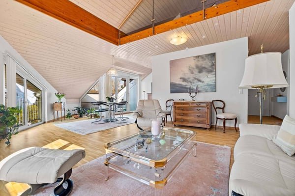 Appartement lumineux de 4.5 pièces au dernier étage avec mezzanine à Belmont-sur-Lausanne