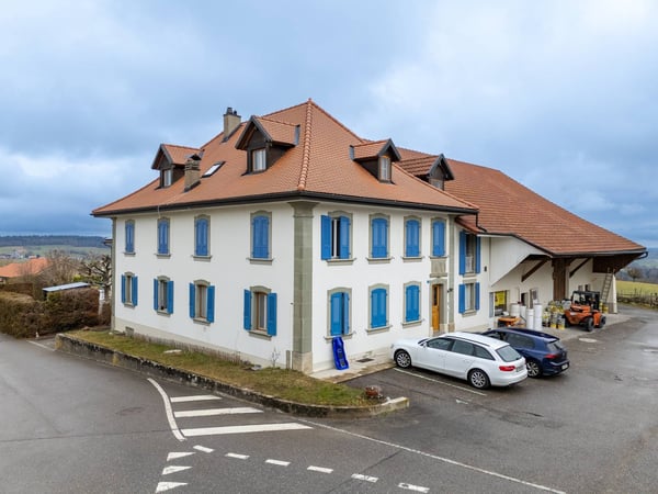 Immeuble locatif de 4 appartements et une grange 2