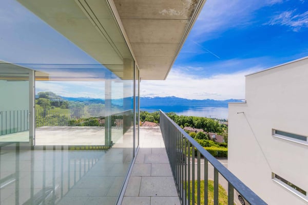 Appartement de standing avec ascenseur privatif et vue sur le lac 7