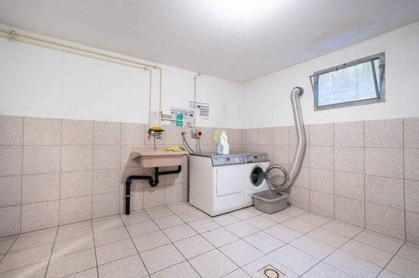 2 immeubles de rendement à vendre - Pour tout renseignements : rita@bernard-nicod.ch 3