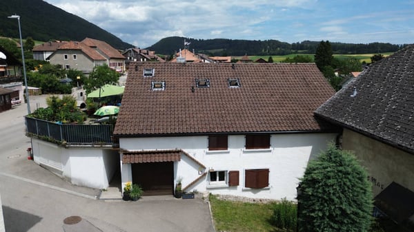 Immeuble à vendre à Lamboing 2