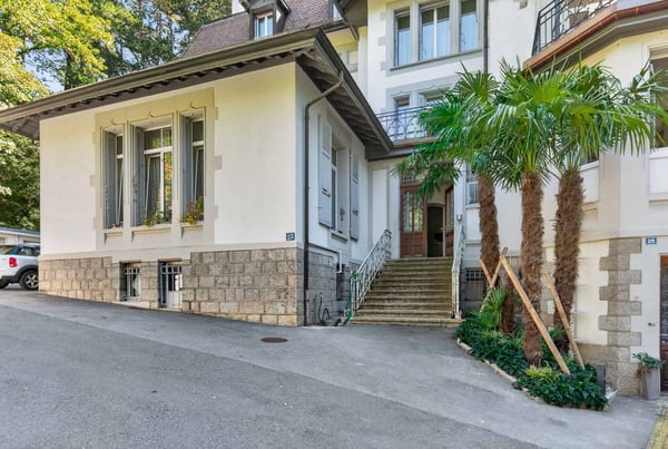 Appartement de 3.5 pièces rénové situé au coeur d'un quartier prestigieux 11