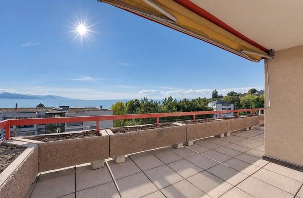 Appartement lumineux avec grande terrasse et vue panoramique sur le lac 8