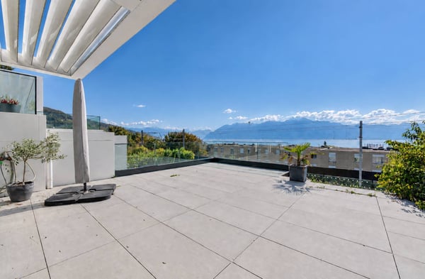 Appartement de 2.5 pièces avec une terrasse de 46 m² dans un immeuble de standing 1