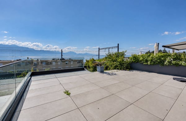 Appartement de 2.5 pièces avec une terrasse de 46 m² dans un immeuble de standing 6