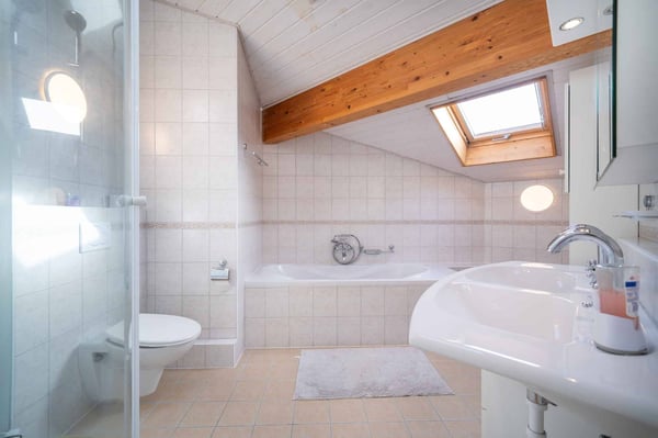 Villa d'exception avec piscine, jacuzzi et vue imprenable sur le lac 9