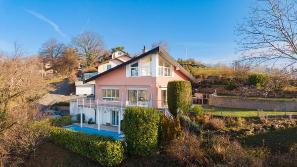 Villa d'exception avec piscine, jacuzzi et vue imprenable sur le lac 1