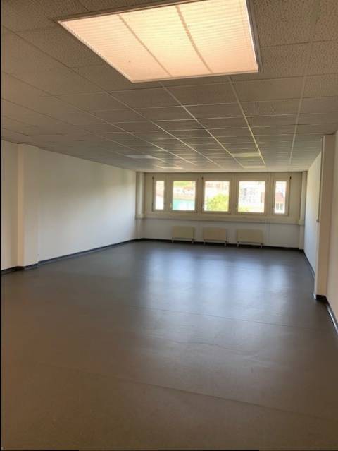 Surfaces à prix concurrentiels dès 13 m2, proches de l'autoroute 3