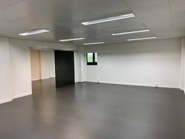 Surfaces à prix concurrentiels dès 13 m2, proches de l'autoroute 4