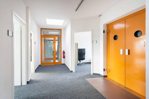 Votre adresse proche de l'autoroute et disposant de nombreuses places de parc 4