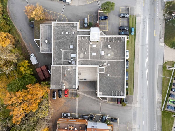 Votre adresse proche de l'autoroute et disposant de nombreuses places de parc 2