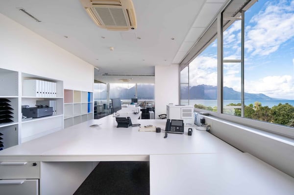 Un cadre d'exception pour vos bureaux en colocation face au lac 5