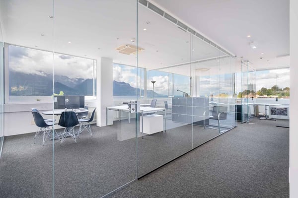 Un cadre d'exception pour vos bureaux en colocation face au lac 3