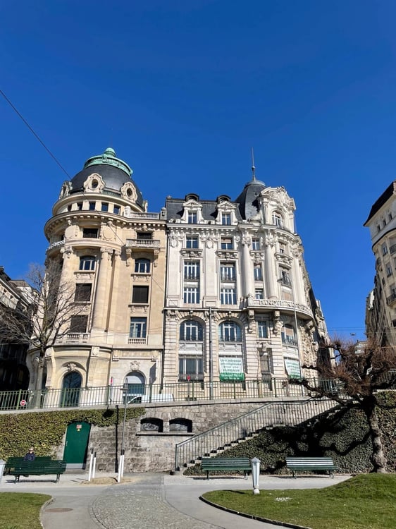 Surface de stockage sécurisée de 430 m2 au centre-ville 1