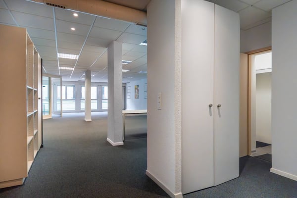 Centre de Lausanne dans rue piétonne très bel espace modulable de 160 m2 en hauteur 3