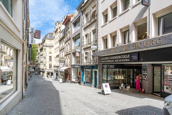 Centre de Lausanne dans rue piétonne très bel espace modulable de 160 m2 en hauteur 1