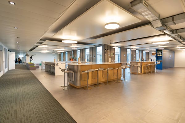 Vos bureaux au dernier étage dans le dynamique quartier de Malley 4
