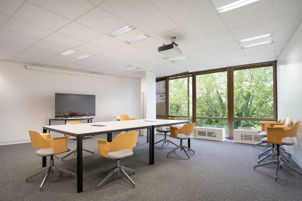 Des bureaux adaptés à votre croissance avec cafétéria et salle de réunion 8