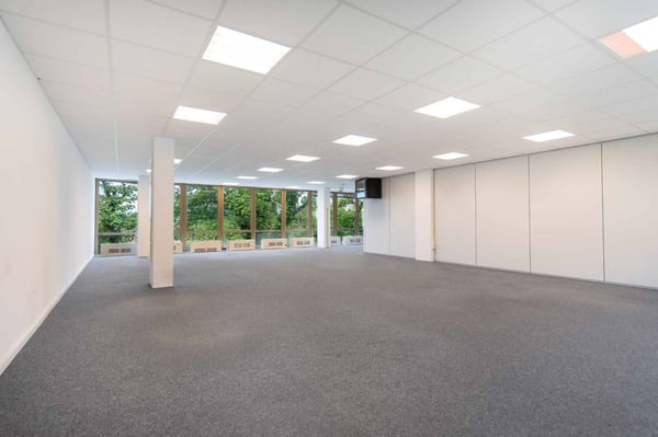 Des bureaux adaptés à votre croissance avec cafétéria et salle de réunion 7