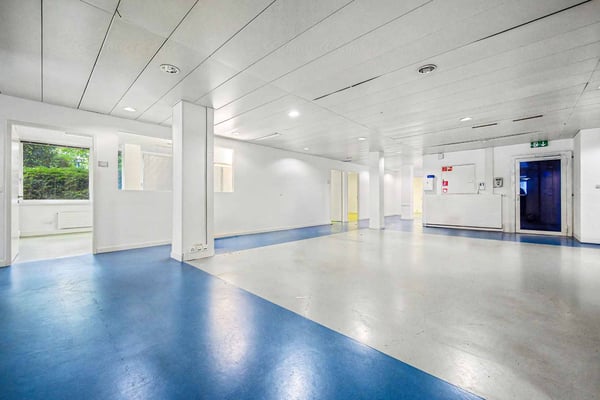 Lausanne-Ouchy - surface mixte de plain-pieds pour espace yoga, physiothérapie 3