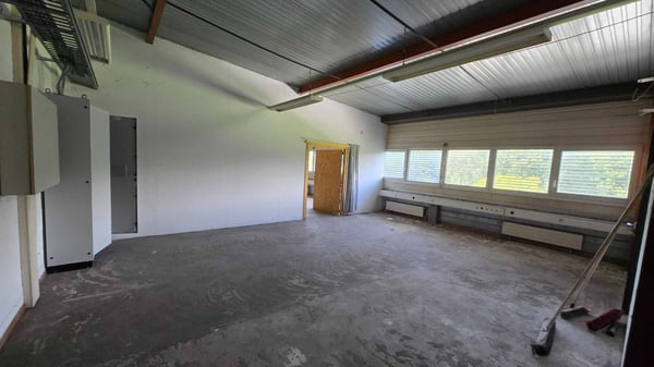 Surface d'atelier-show-room idéalement situé dans zone en périphérie de Bussigny 4