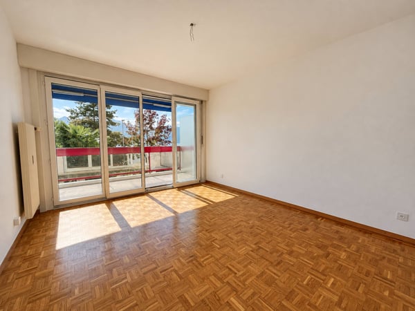 Spacieux 2.5 pièces avec balcon et vue sur le lac 4