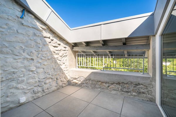 Magnifique duplex avec mezzanine et poutres apparentes 5