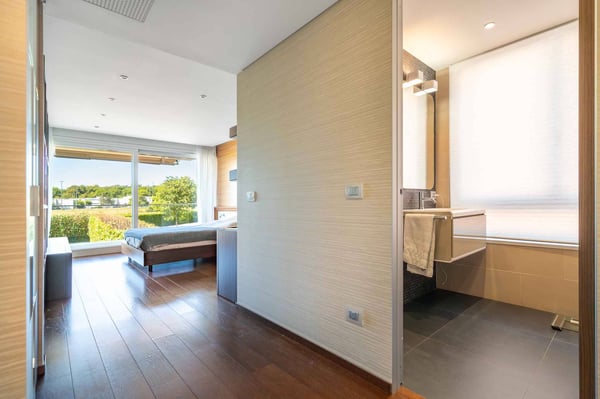 Somptueuse propriété avec piscine et vue panoramique sur le lac 11