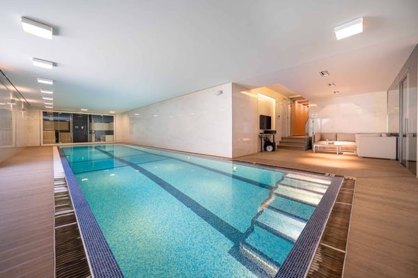 Somptueuse propriété avec piscine et vue panoramique sur le lac 12